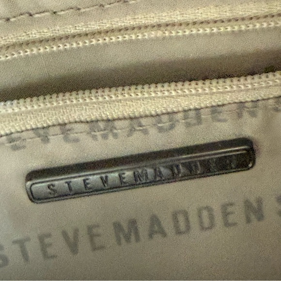 Steve Madden Blue Crossbody Quilted  Bag with Sleek Design - Picture 12 of 15